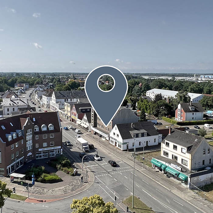 Luftaufnahme mit Blick auf die Kreuzung bei uns vor dem Geschäft.